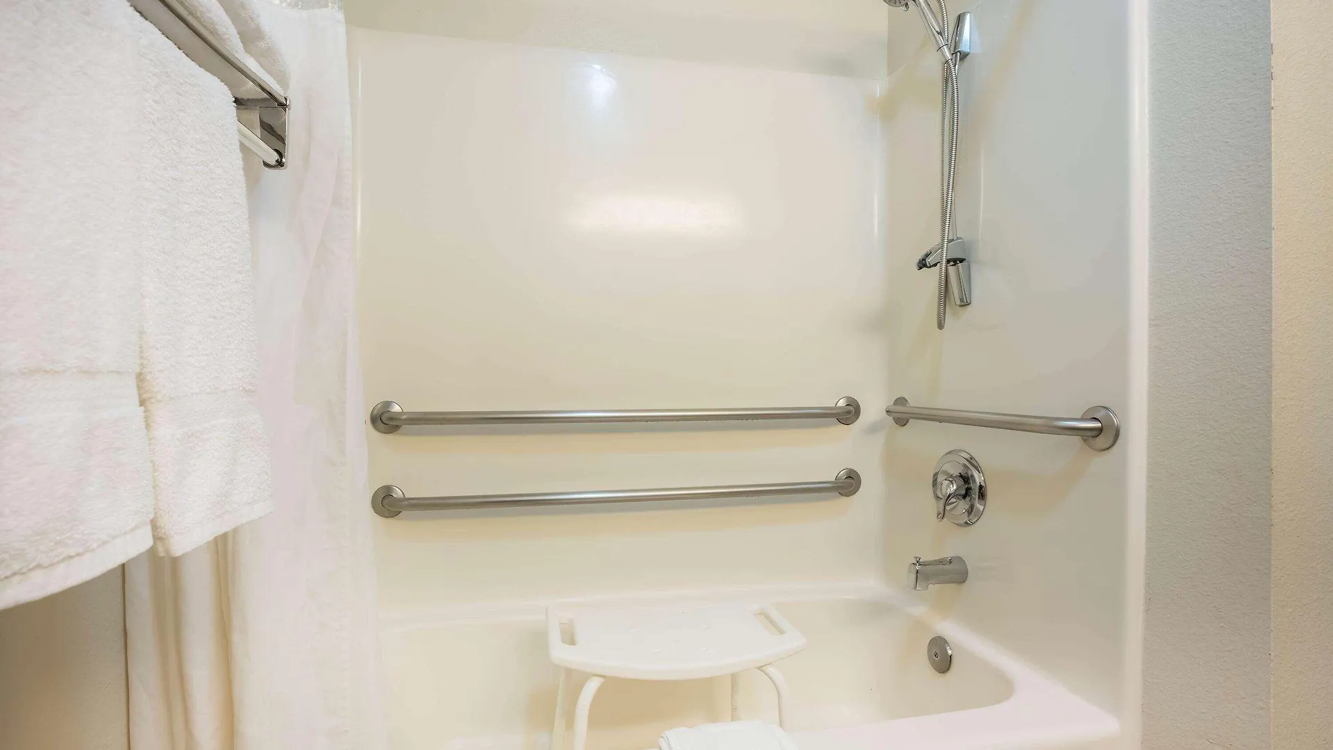 Hotel La Quinta By Wyndham Portland Airport
