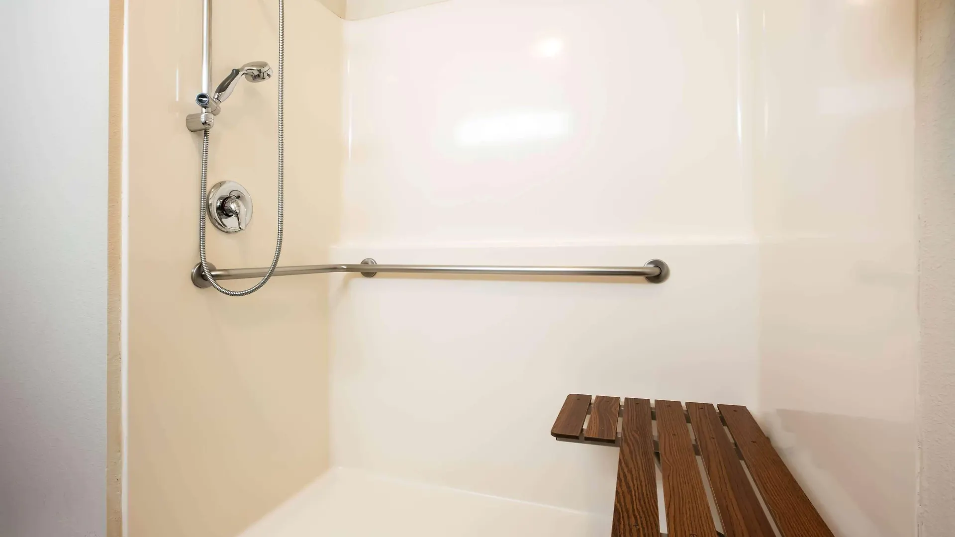 Hotel La Quinta By Wyndham Portland Airport