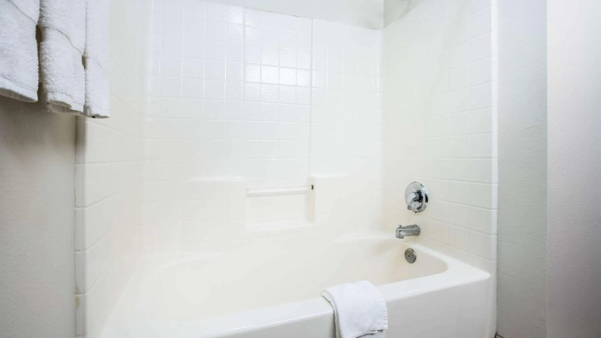Hotel La Quinta By Wyndham Portland Airport 3*,