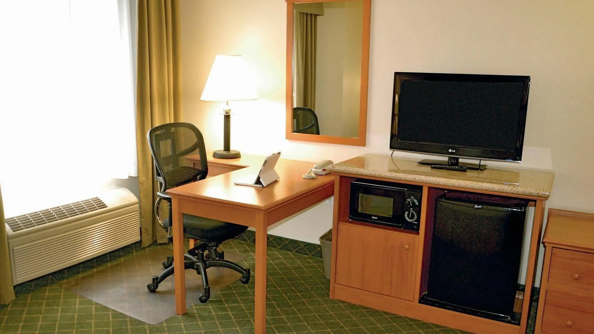 Hotel La Quinta By Wyndham Portland Airport